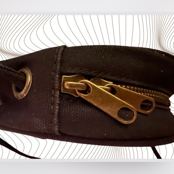 YONBEN Black Circle Crossbody Bag with Embellishment “I’m Soo Shy Hahahaha” - Picture 3 of 7